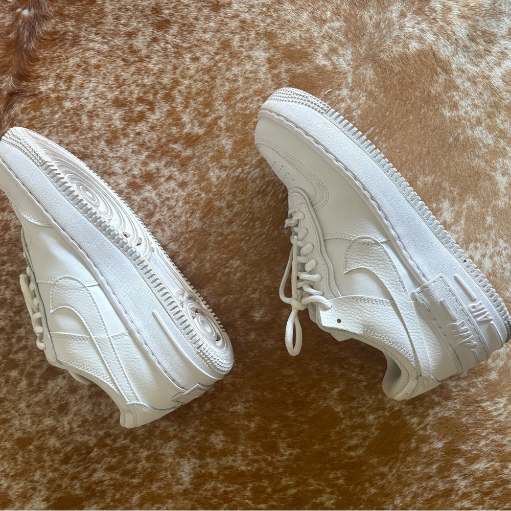 Nike White Women's Sneakers - Picture 3 of 5